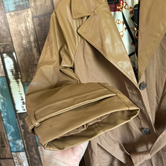 A new day XS mixed material trench coat and XS blouse - Picture 5 of 16